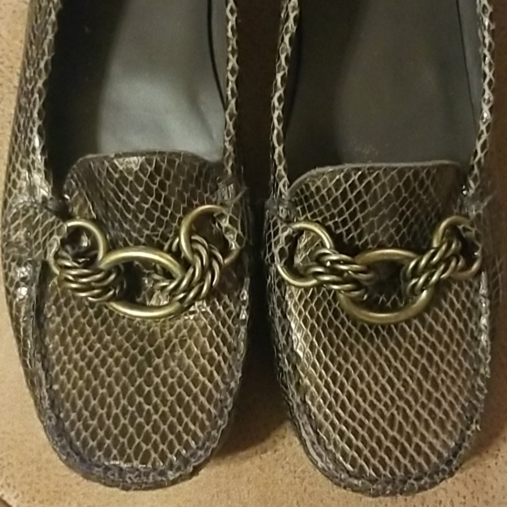 IF THE SHOE FITS, WEAR IT❣️Snake skin style Stuart Weitzman shoes - Picture 2 of 9
